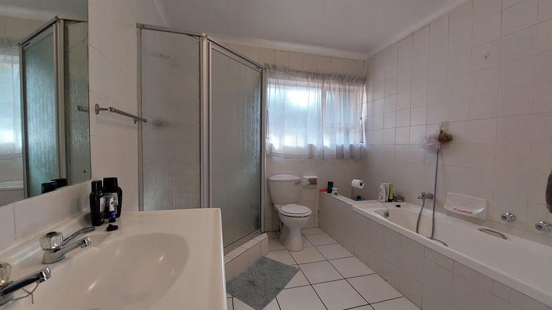 6 Bedroom Property for Sale in Door De Kraal Western Cape